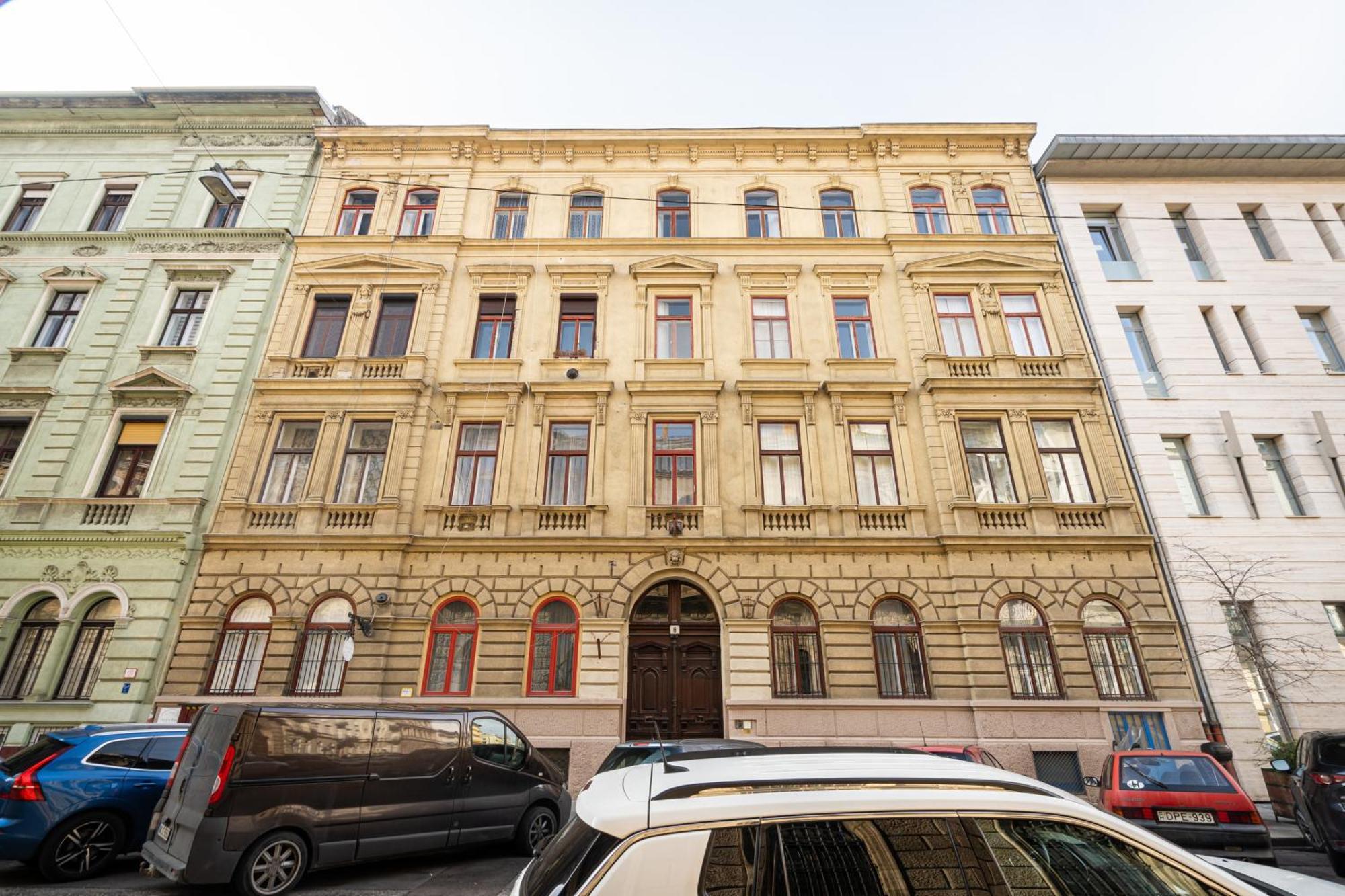 Red Romance Apartment Budapest